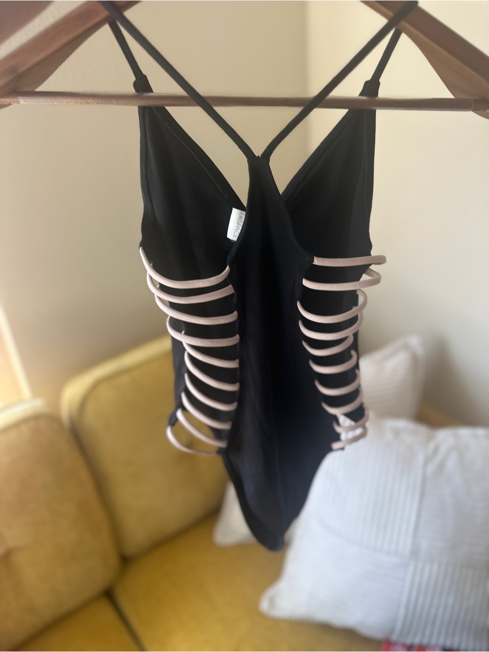L Space side cage shaping one piece swimsuit